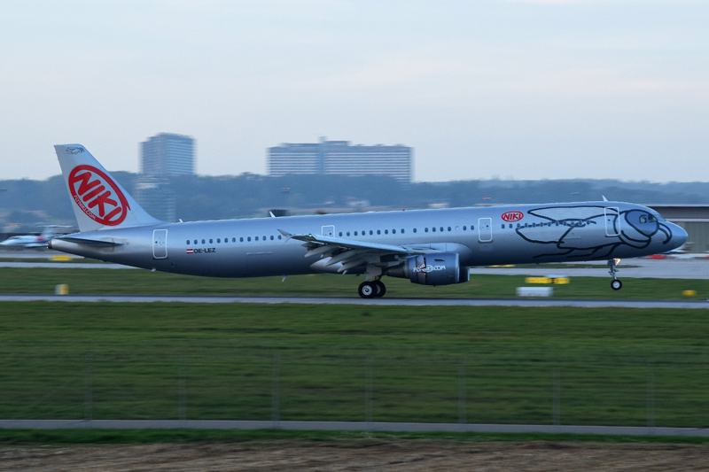 Niki / Airbus A321-211 / OE-LEZ