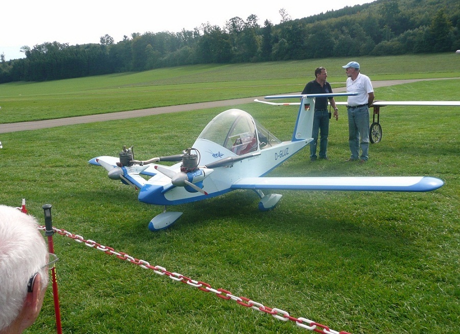 Eine Cri Cri das kleinste Flugzeug der Welt