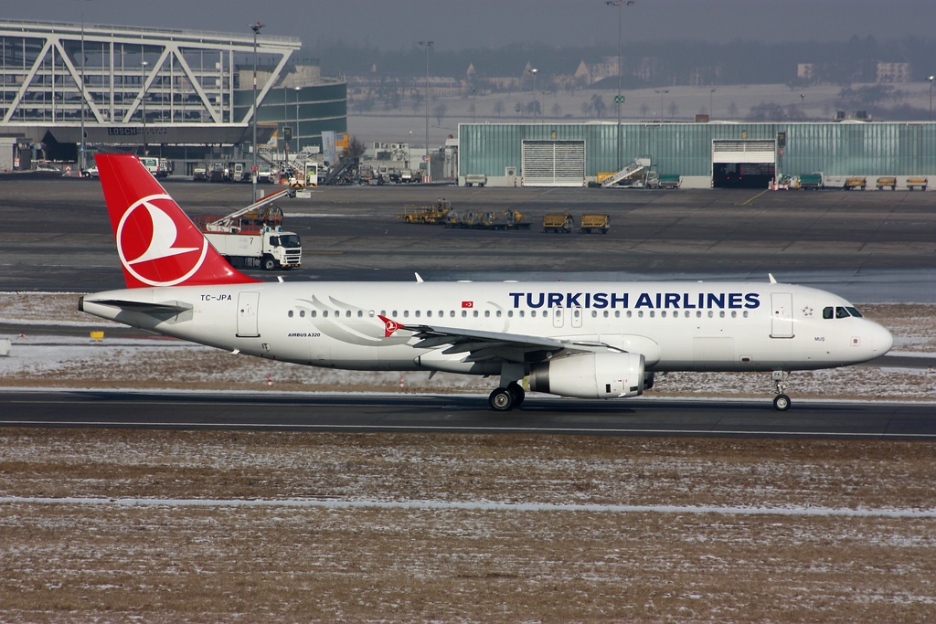 comp_Turkish Airlines  TC-JPA.jpg