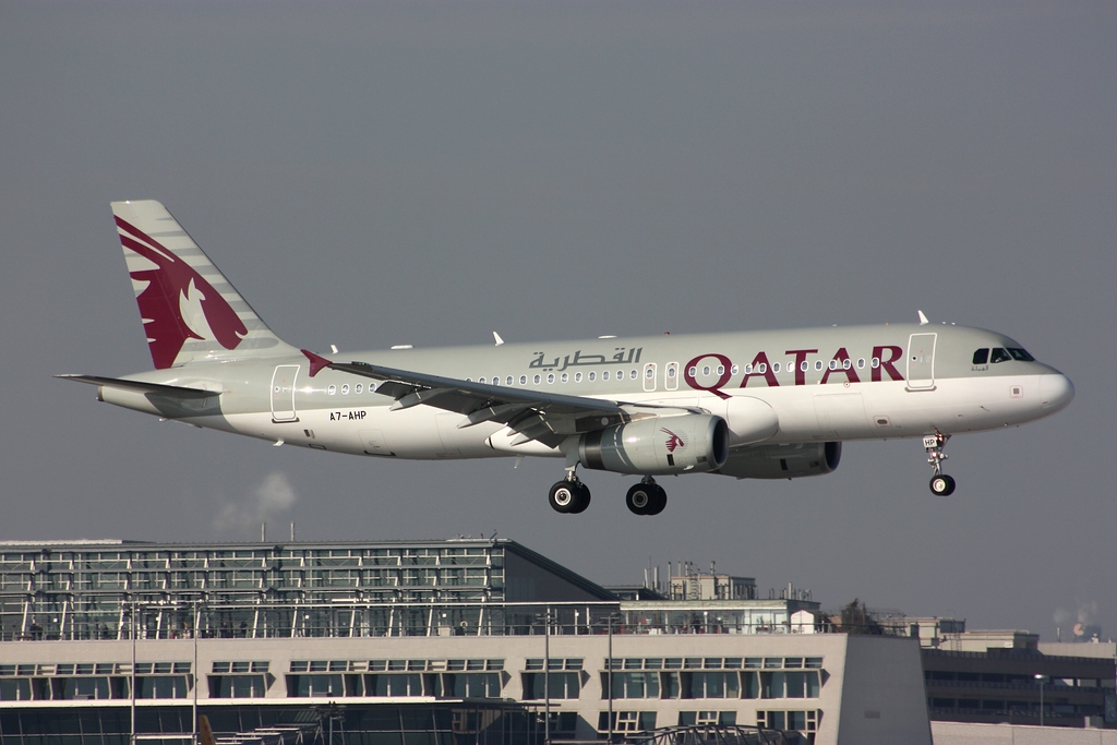 comp_Qatar Airways  A7-AHP.jpg