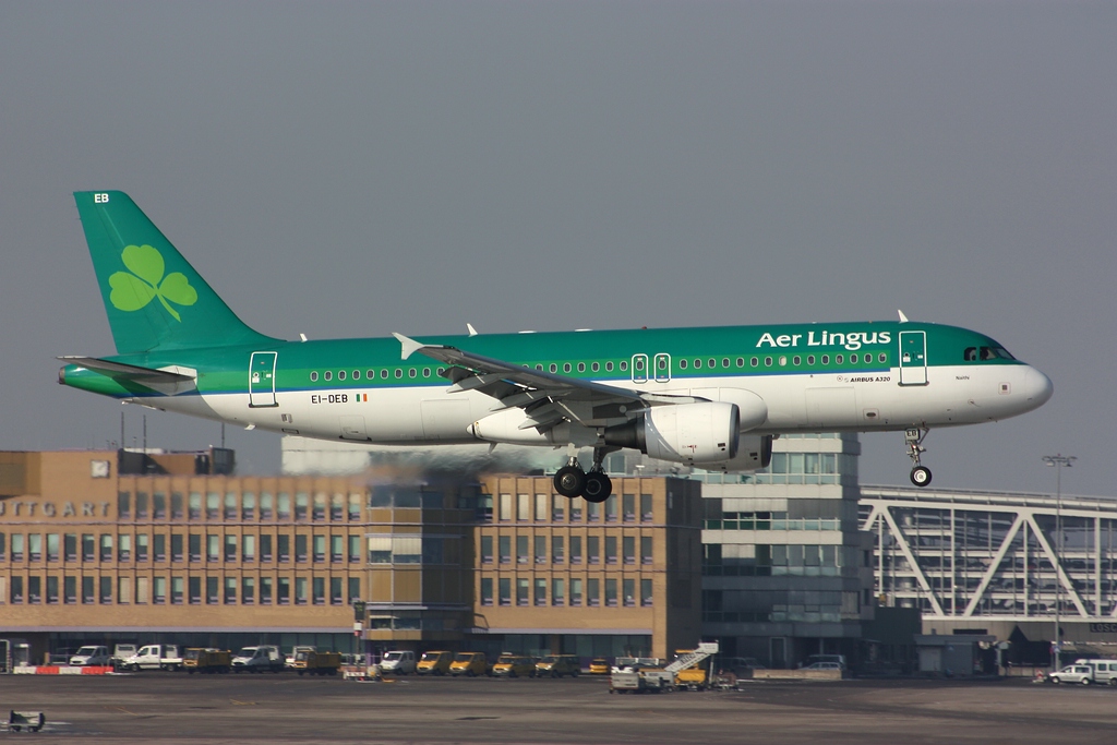 comp_Aer Lingus  EI-DEB.jpg