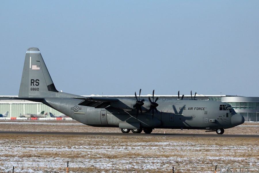 06-8610   Lockheed C-130J-30 Hercules US Air Force (USAF)  Stuttgart 12.02.2012.JPG