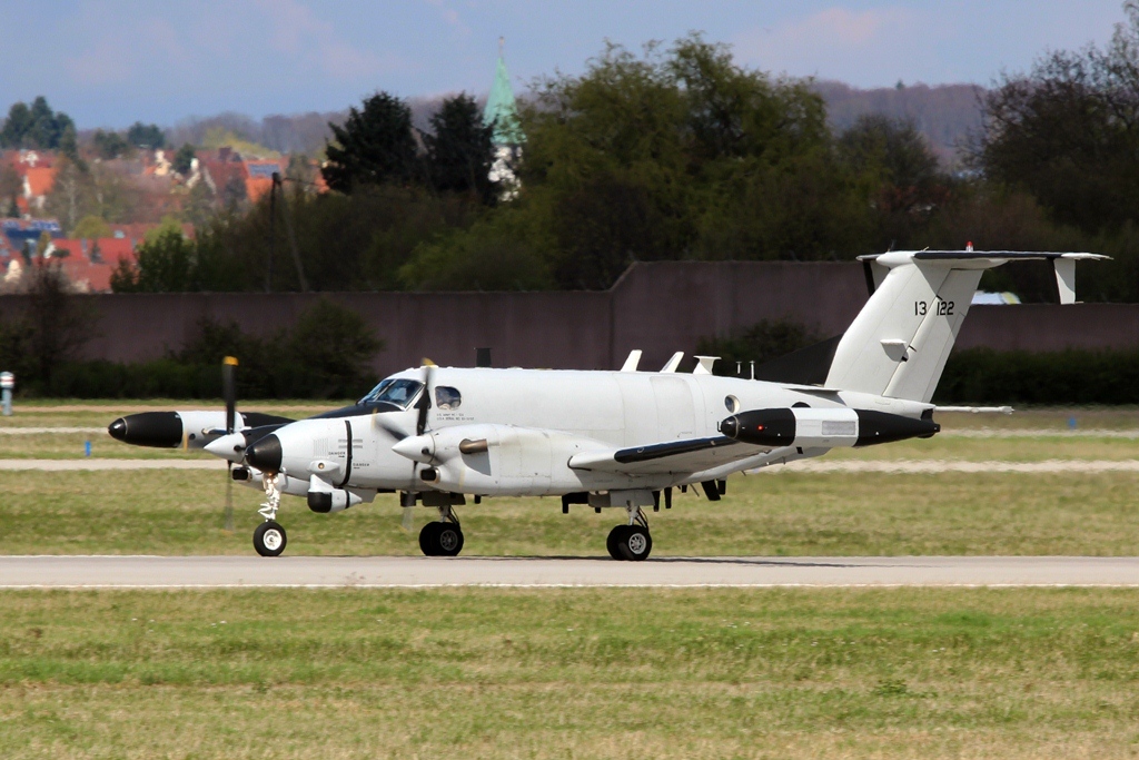 92-13122  Beechcraft RC-12P Huron  US Army.JPG