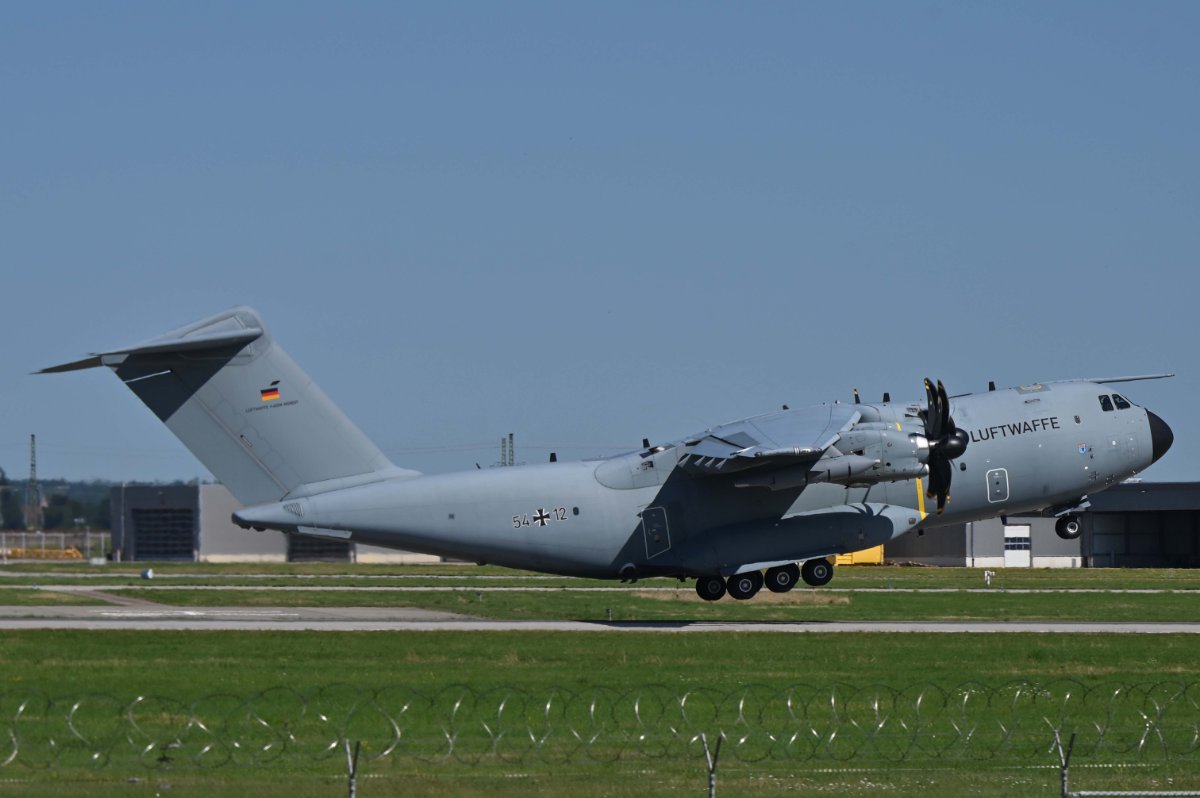 54+12 Bundeswehr Luftwaffe Airbus A400M.JPG