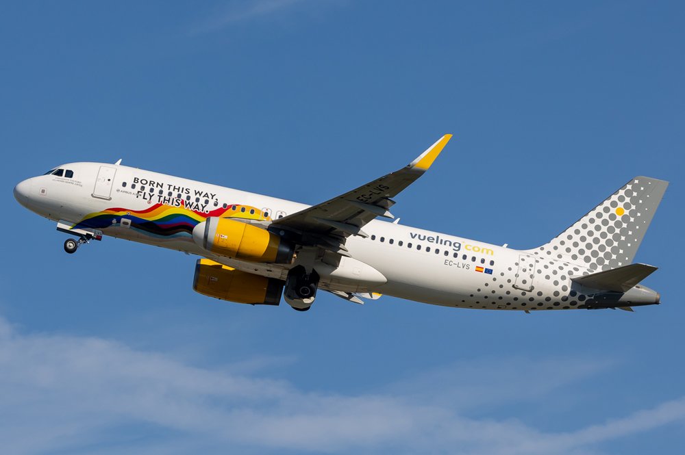 Vueling / EC-LVS / Airbus A320-232