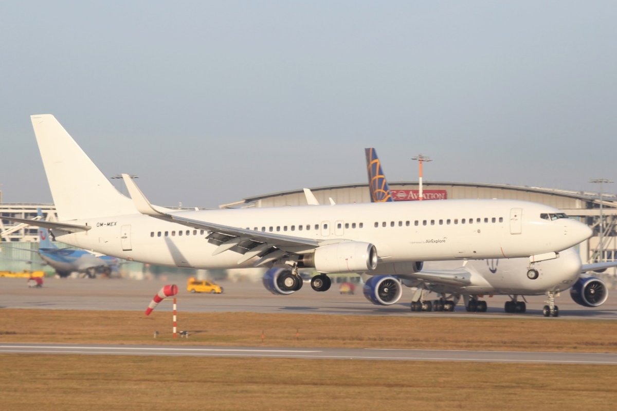 OM-MEX           737-8GJ      Air Explore