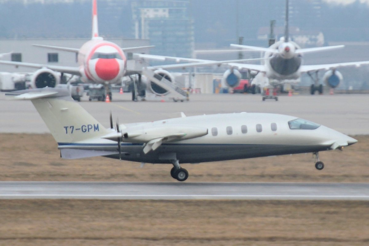 T7-GPM        Piaggio P.180 Avanti II