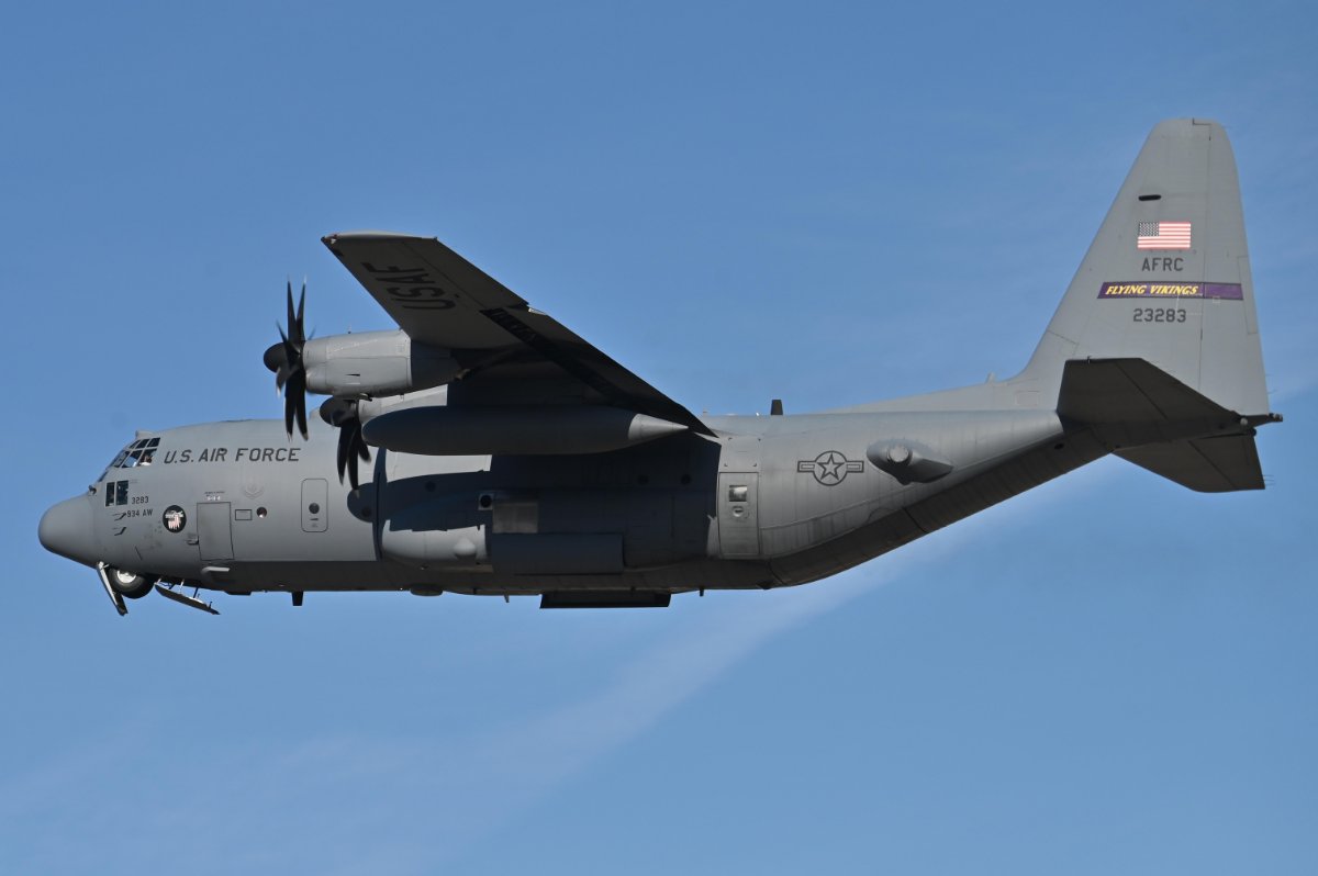 92-3283 USAF Lockheed C-130H Hercules.JPG