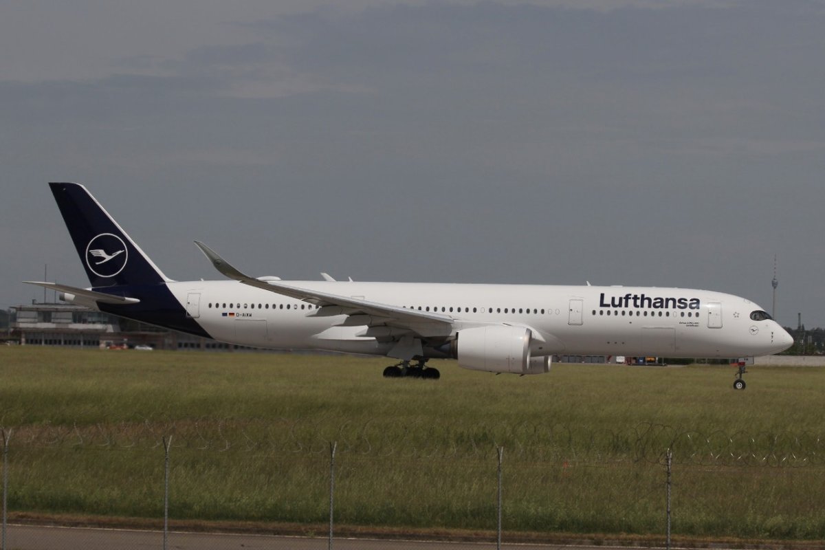 D-AIXW          A350-941           Lufthansa