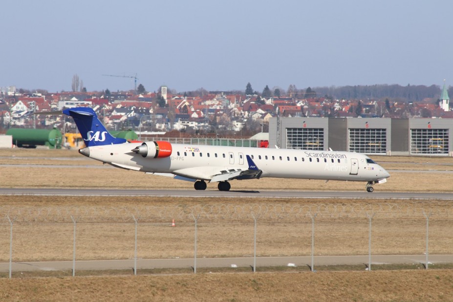 SAS/ EI-FPG/ Bombardier CR9