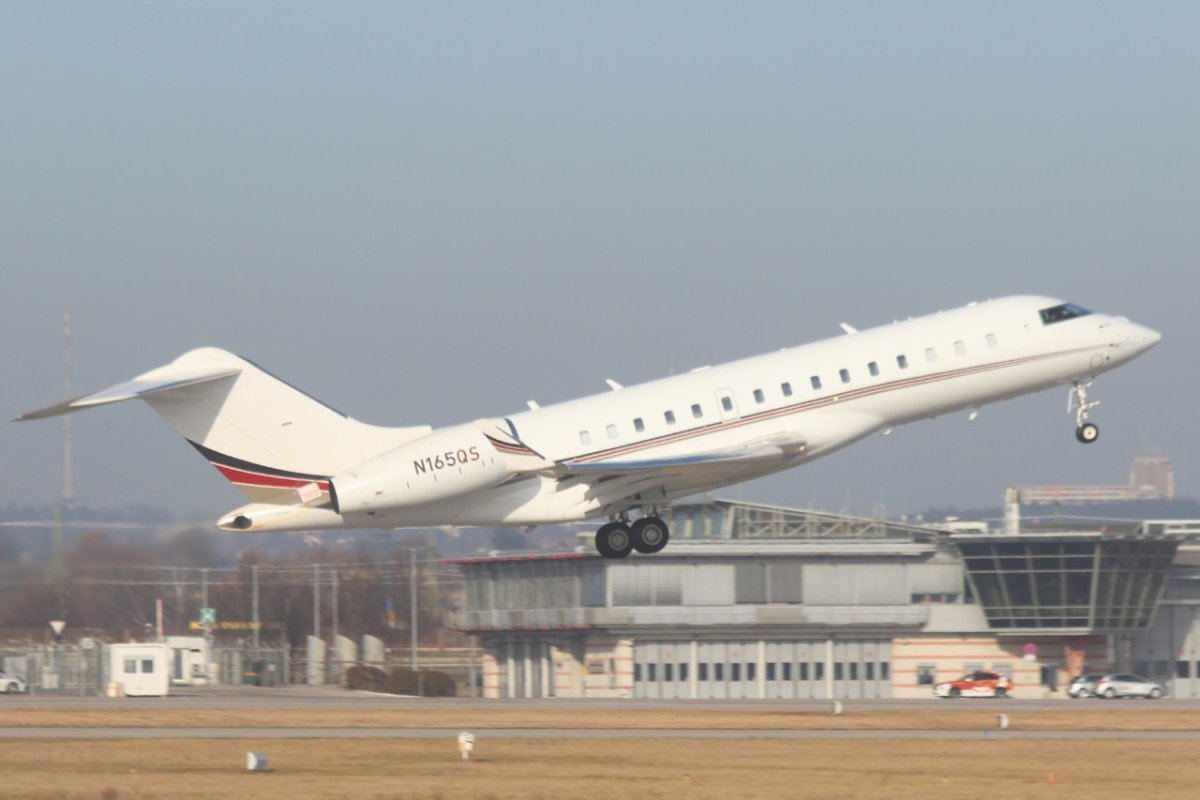N165QS         Global 6000     NetJets