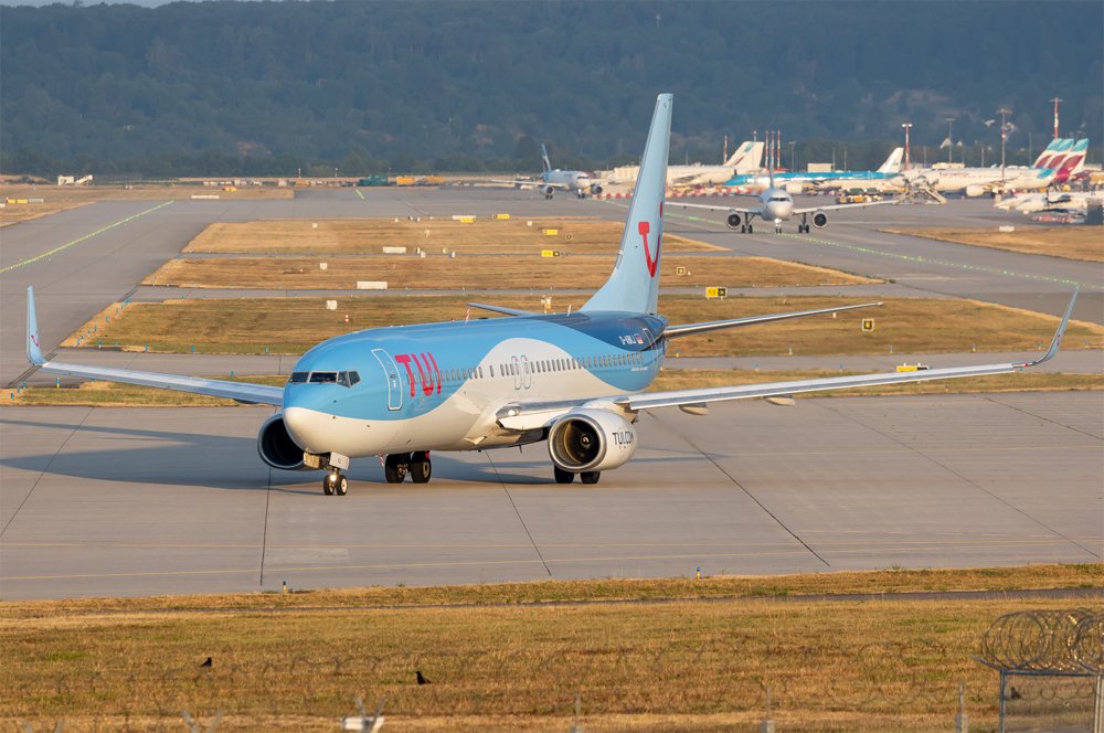 Tui / D-ABKJ / Boeing 737-86J