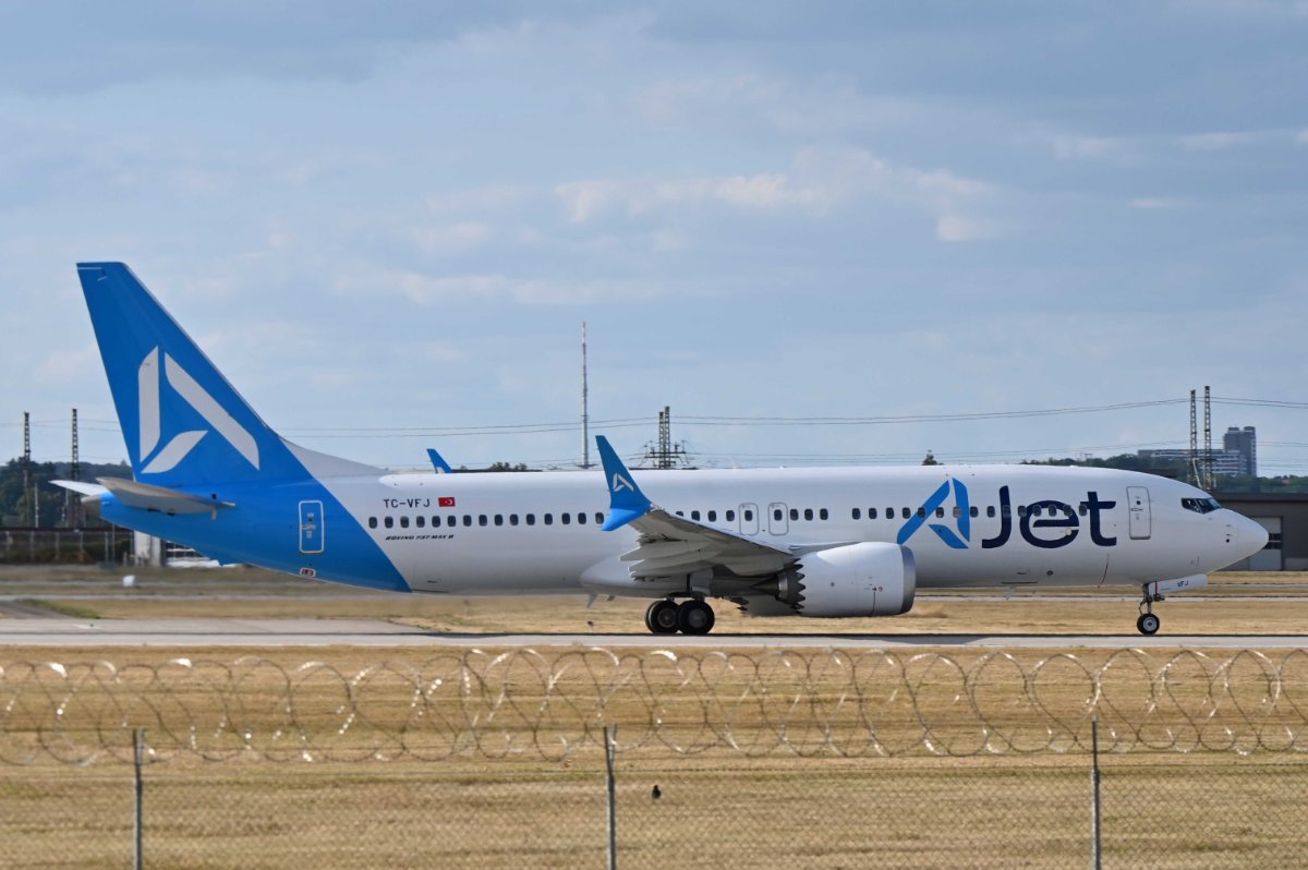 TC-VFJ AJet Boeing 737-8 MAX.JPG